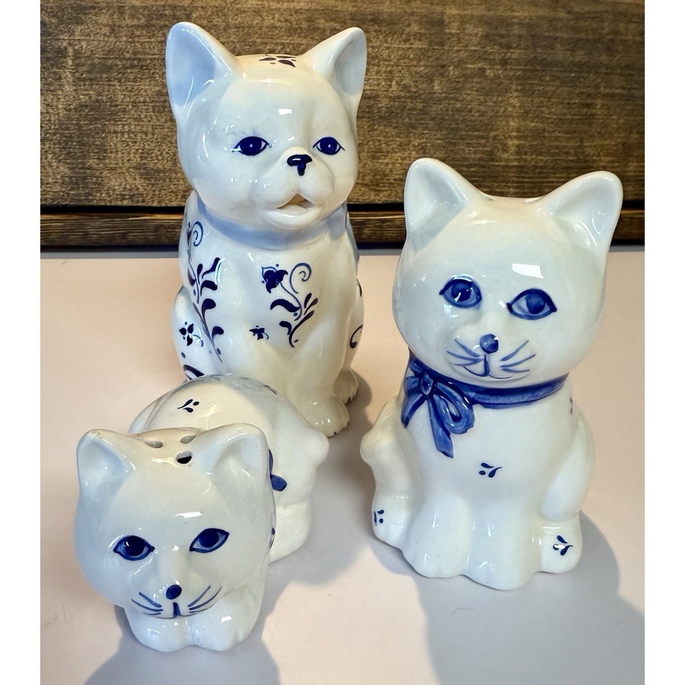 Enesco Blue And White Cat Kitten Salt And Pepper Shakers‎ Set Floral Design